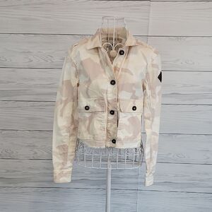 Hollister Cream Colored Women's Camouflage Jacket Size XS